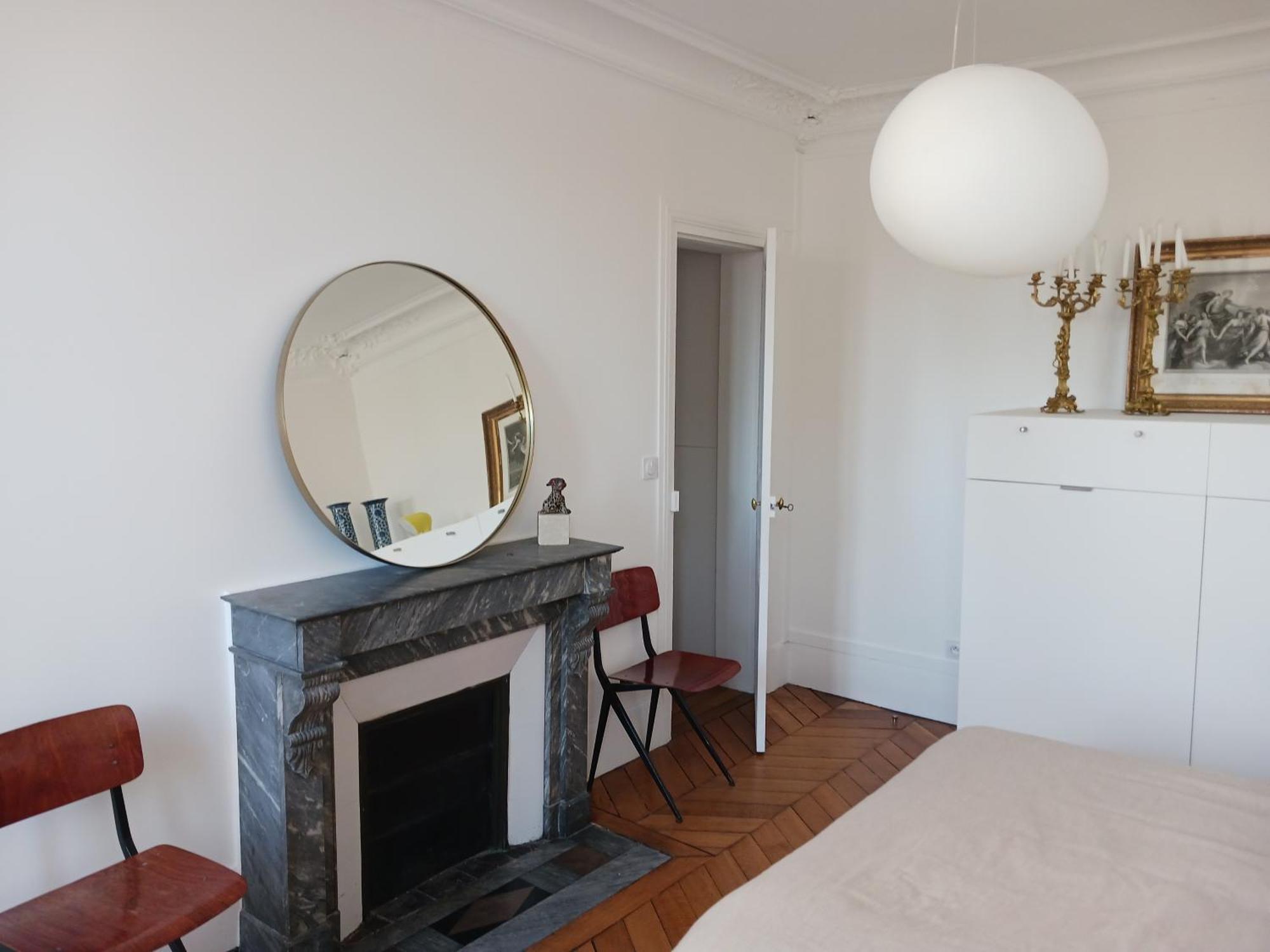 - Montmartre Apartment Paris